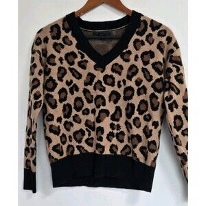 Tahari Sweater Womens XS Artsy V Neck Cheatah Leopard Animal Print Statement